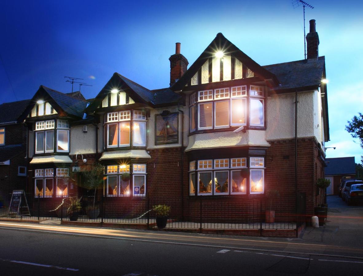 The Oyster Smack Hotel Burnham-on-Crouch Exterior foto